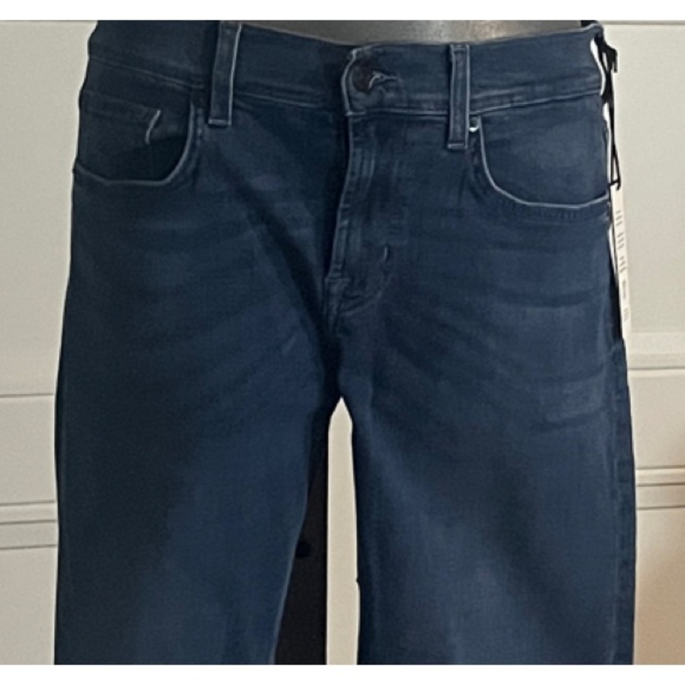 Classic Blue Slimmy silm 32 straight 7 jeans with black button Band New not worn